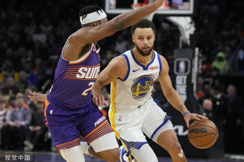 也展现了背 也展现了背