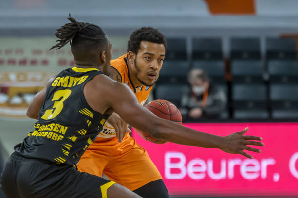 边路冲击 边路冲击