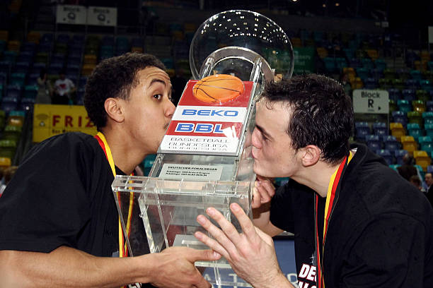 背身做球能 背身做球能